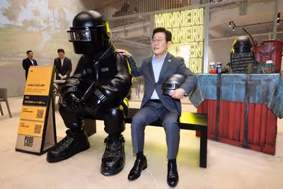 At gaming industry event, Lee calls medium 'defining force' for Korea's future