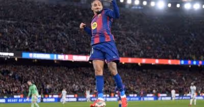 Barcelona vence Oviedo com gol de Raphinha e retoma liderança do Espanhol