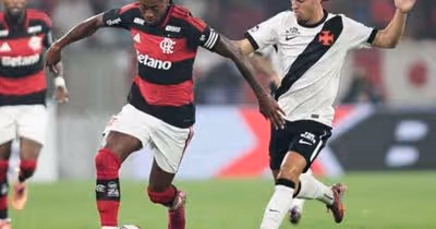 Bruno Henrique celebra vitória do Flamengo na estreia do time principal