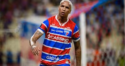 Deyverson encaminha saída do Fortaleza após acordo de rescisão