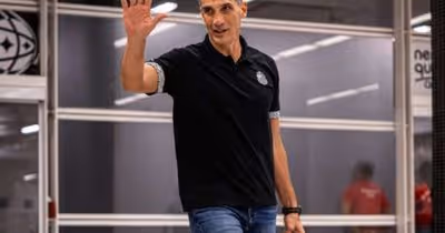 Pressão aumenta no Santos, mas diretoria reafirma respaldo a Vojvoda