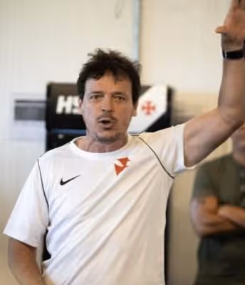 Vasco não enxerga Hinestroza como substituto de Rayan: 'Semelhante ao Andrés Gomez'