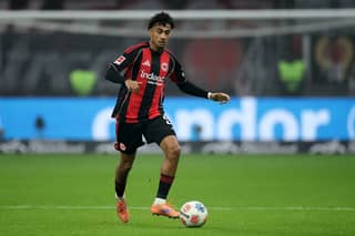 Manchester United Are Keeping Tabs On This Bundesliga Full-Back: Should Carrick Go For Him?