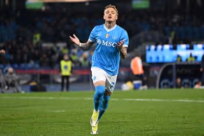 Video: Napoli flop Lang greeted by crowd of happy Galatasaray fans