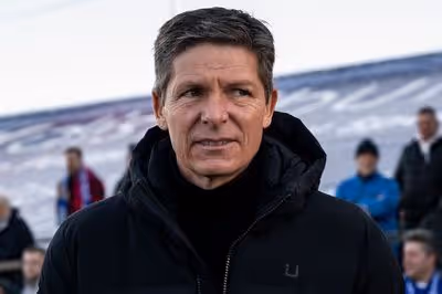 Man Utd transfer news: Red Devils offered ex-Chelsea star as Oliver Glasner makes decision