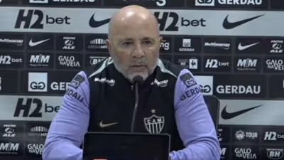 Sampaoli orienta torcedor a pedir saída de jogador do Atlético-MG