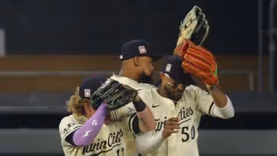 Dodgers Targeting $6.25 Million Gold Glove Outfielder as Trade Deadline Nears