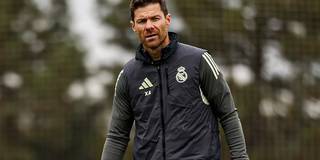 Caos total no balneário do Real Madrid: jogadores discutiram, atiraram garrafas e nem sinal de Xabi Alonso